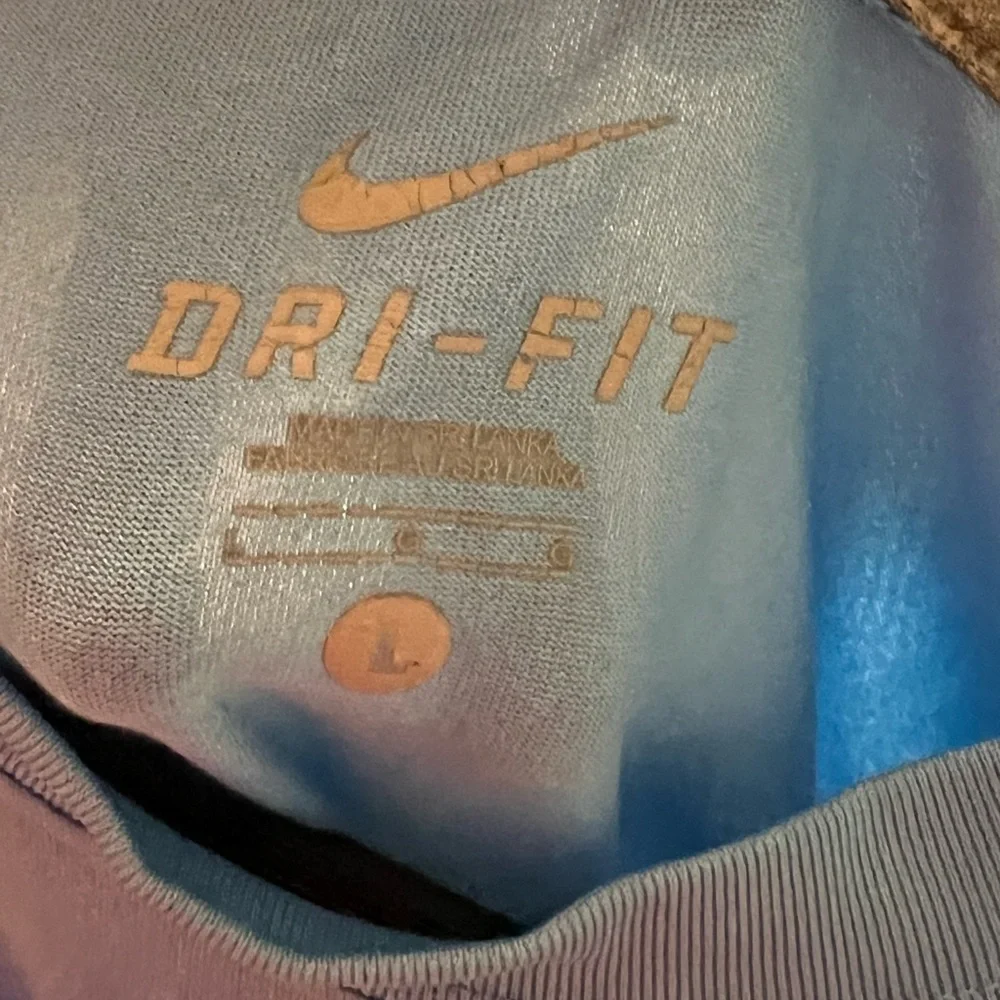 Nike Men's Blue T-Shirt - Picture 2 of 2